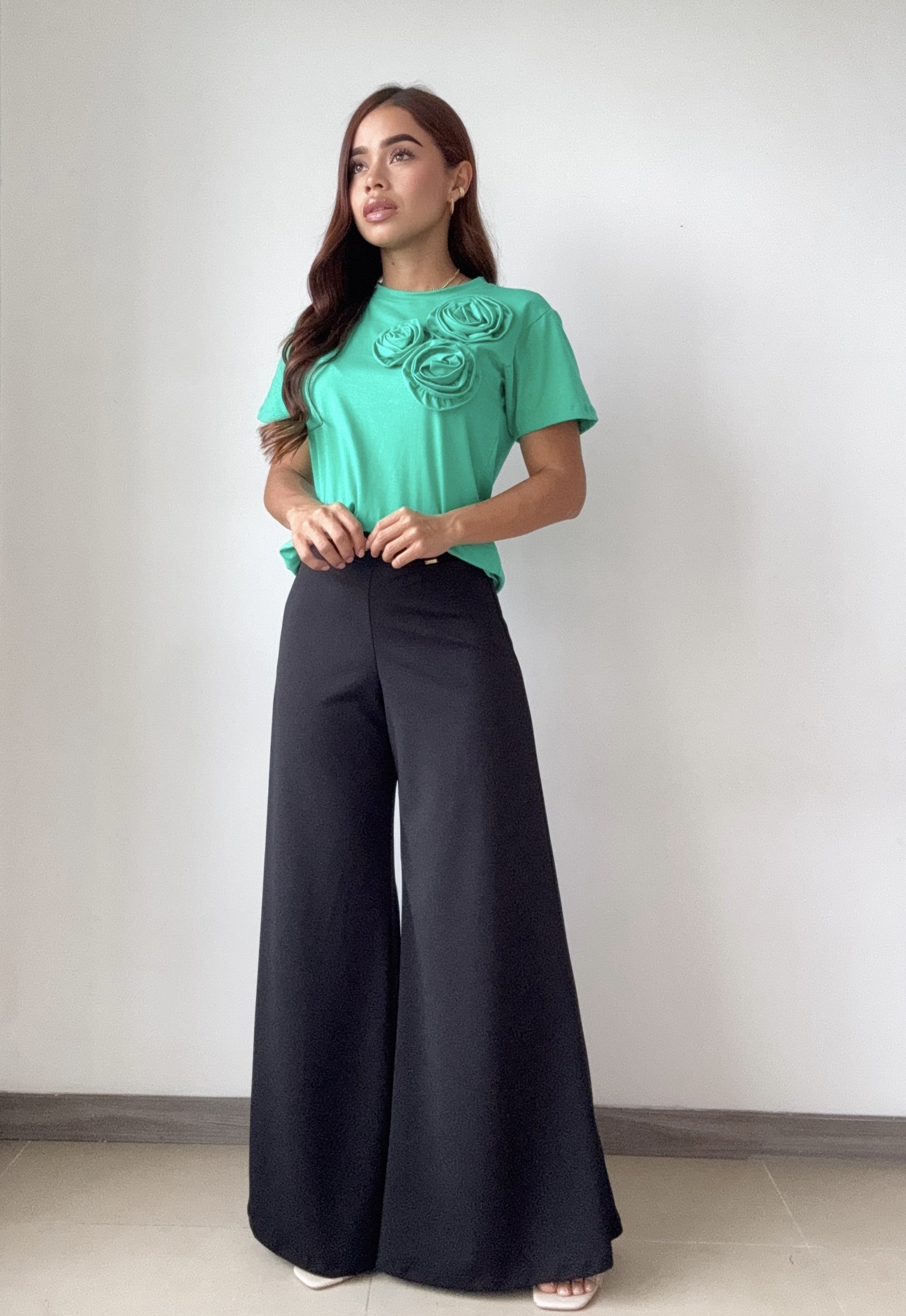 Camiseta Manga Corta Con Flores En 3D