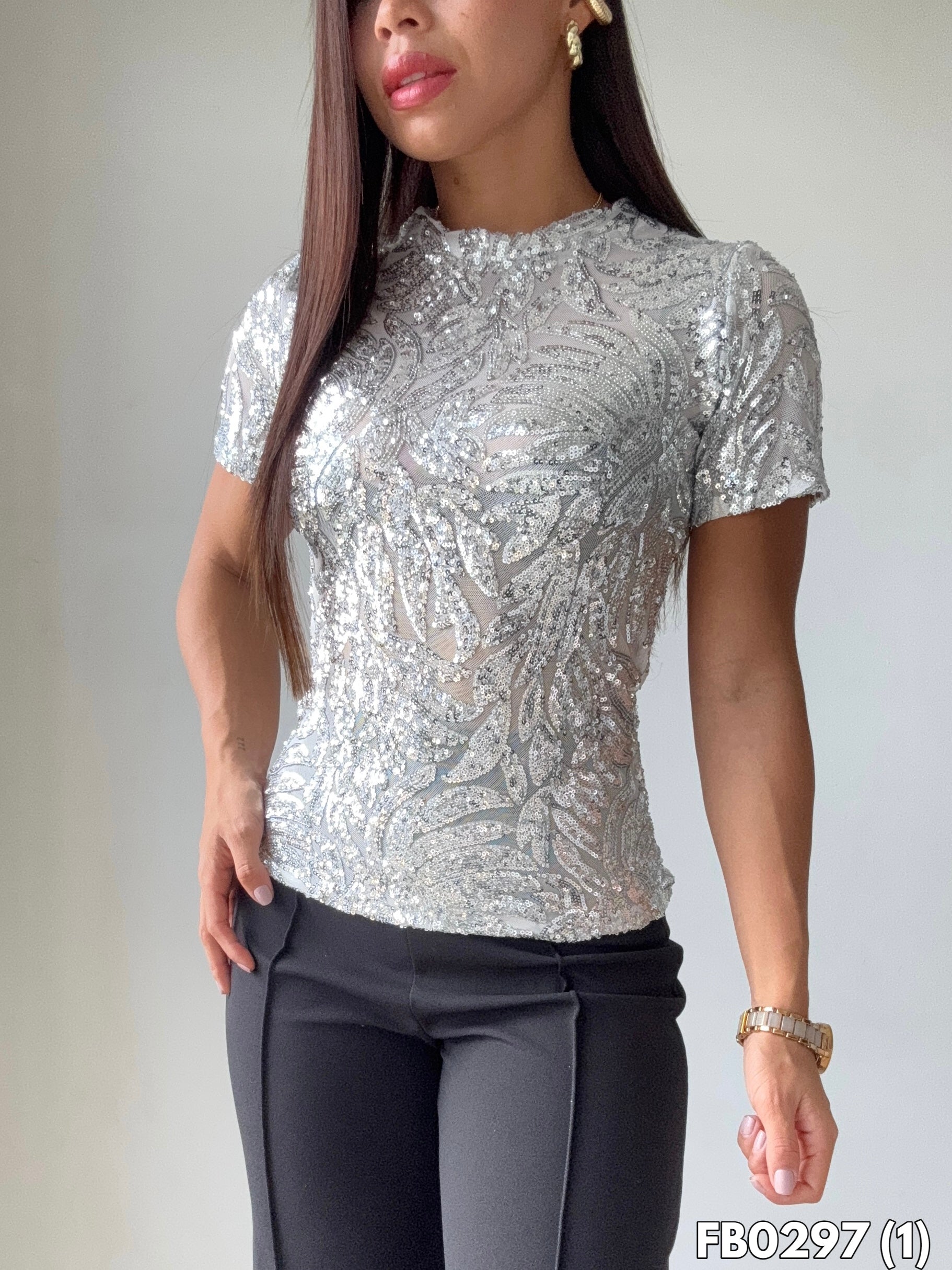 Blusa Con Lentejuelas Manga Corta