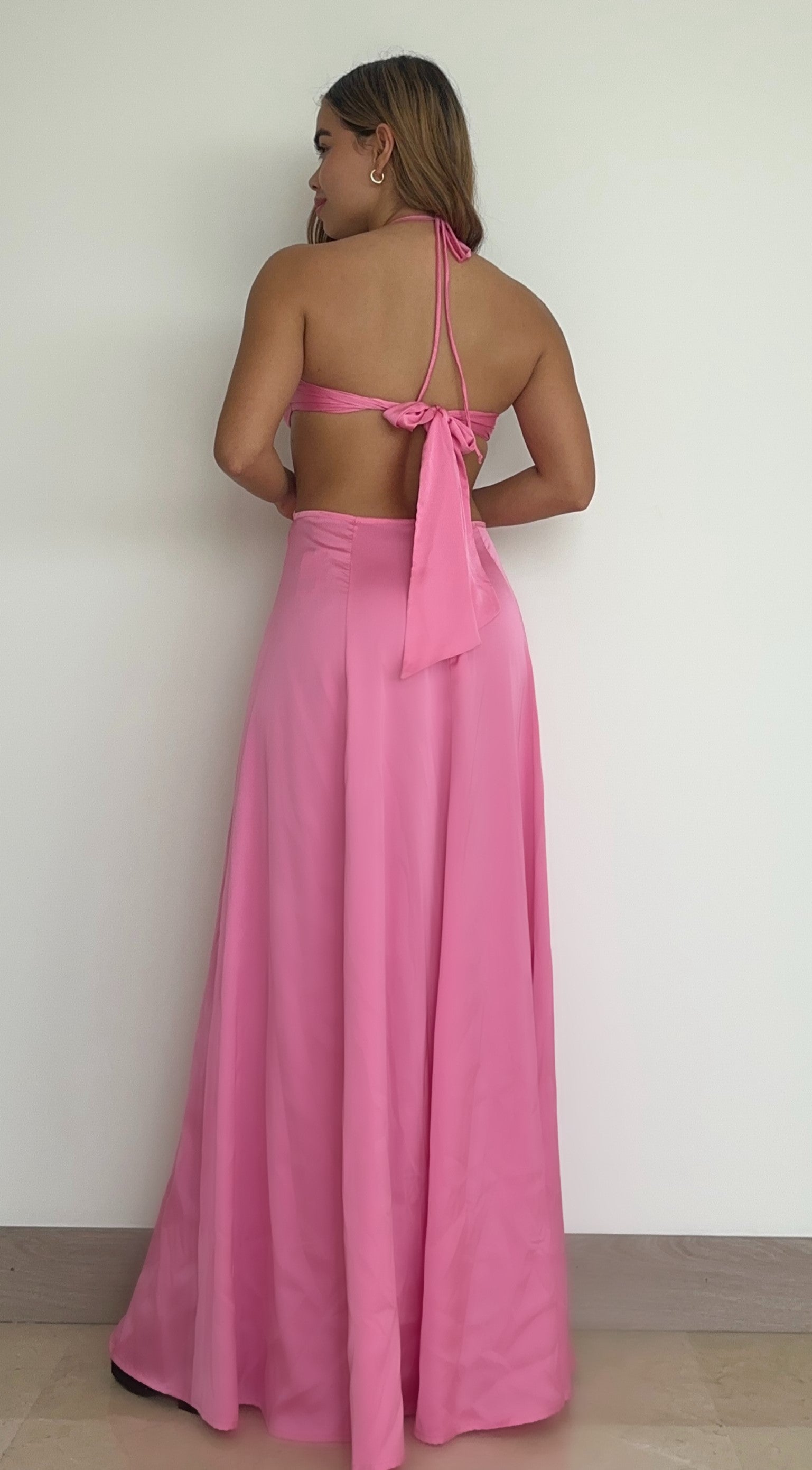 Vestido Satin Escote Tira Amarrar Cuello