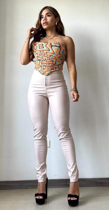 Leggins cuerina cierre bota tubo