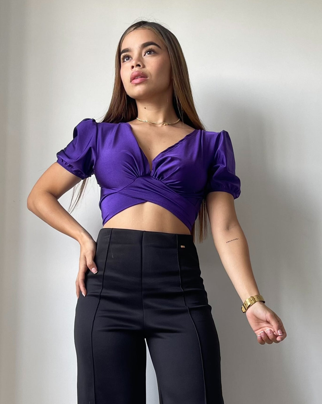 Blusa cuello v manga corta amarrar escote espalda