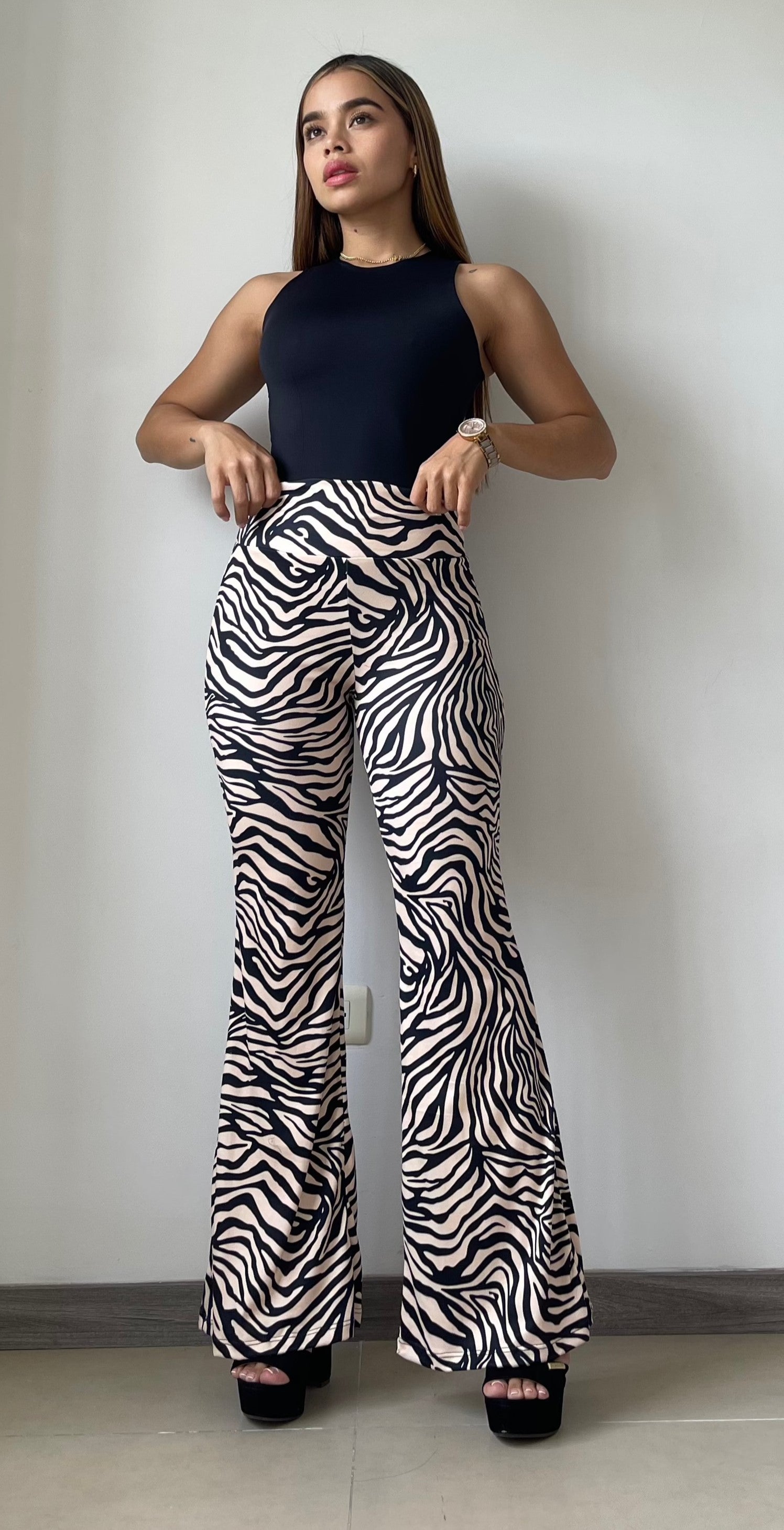 Pantalón bota campana estampado