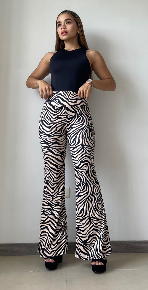 Pantalón bota campana estampado