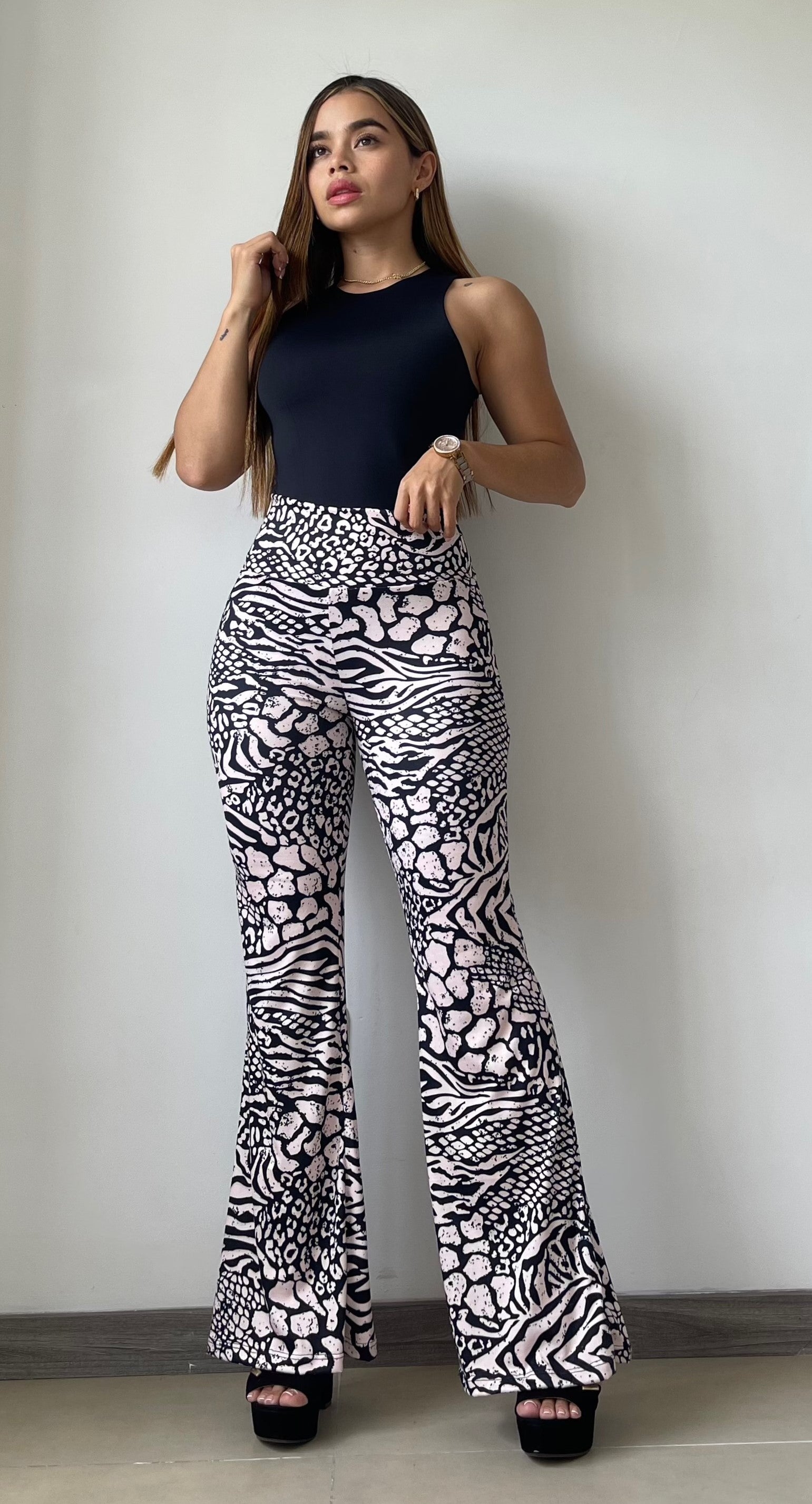 Pantalón bota campana estampado