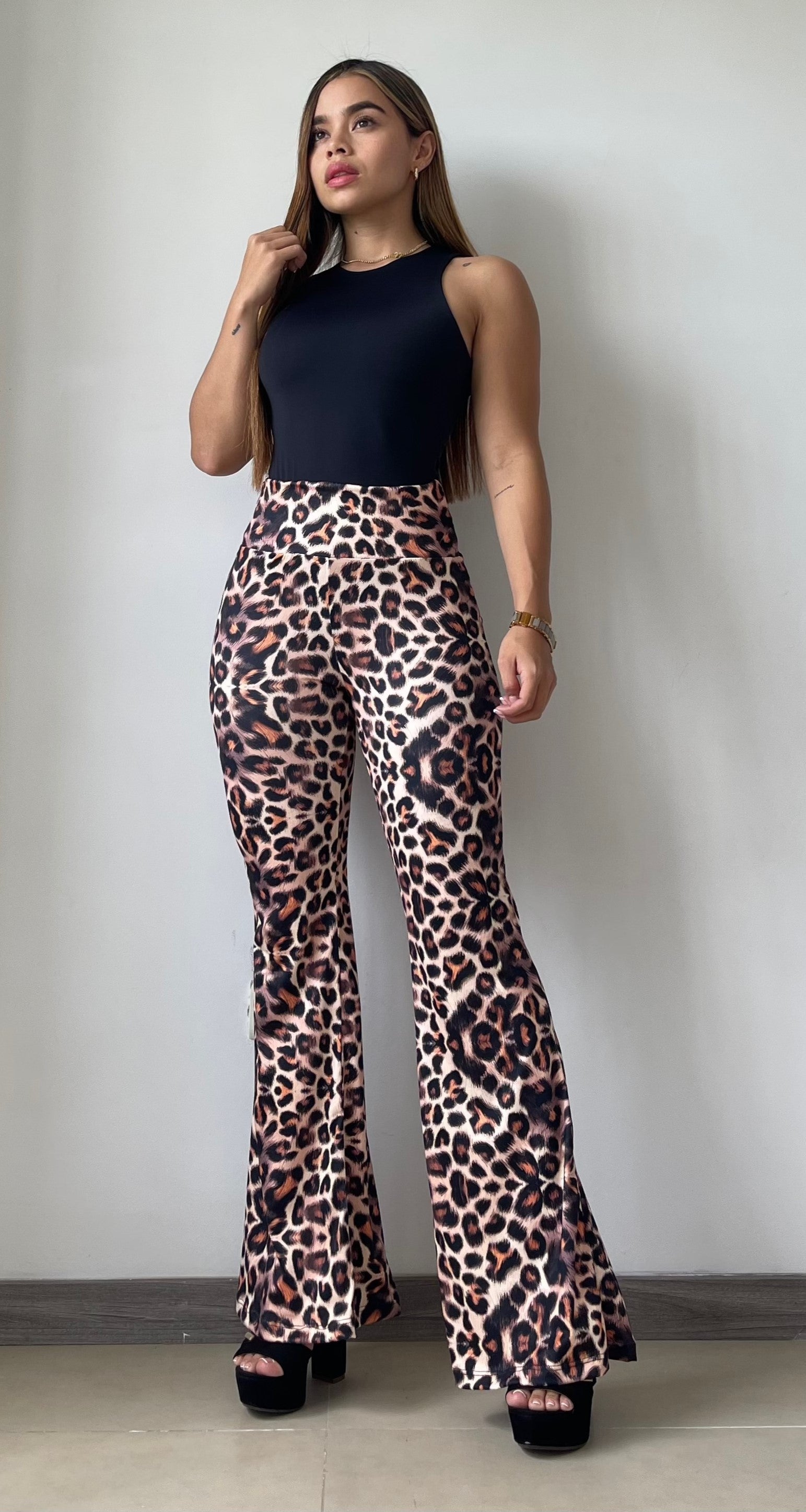 Pantalón bota campana estampado