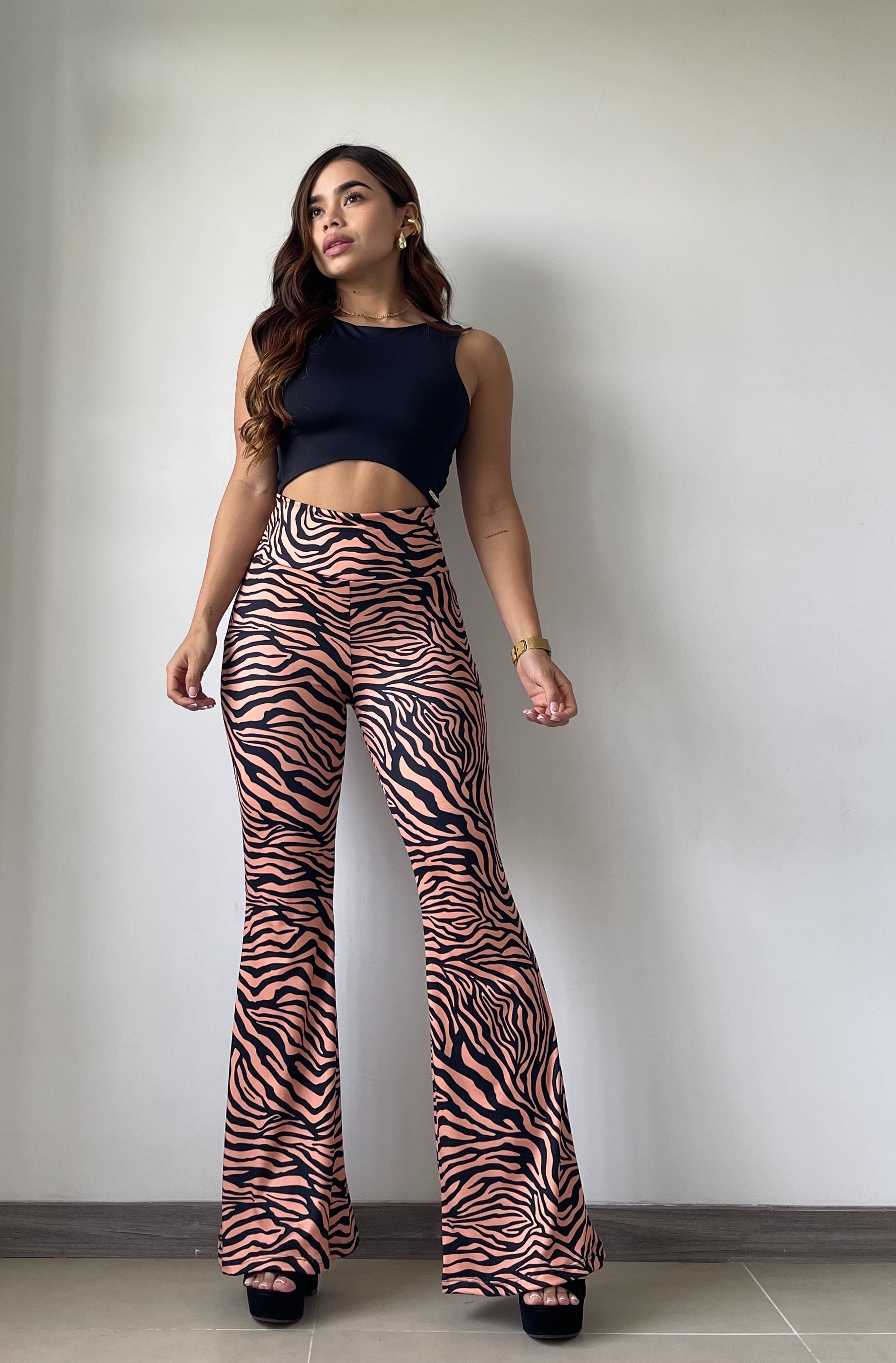 Pantalón bota campana estampado