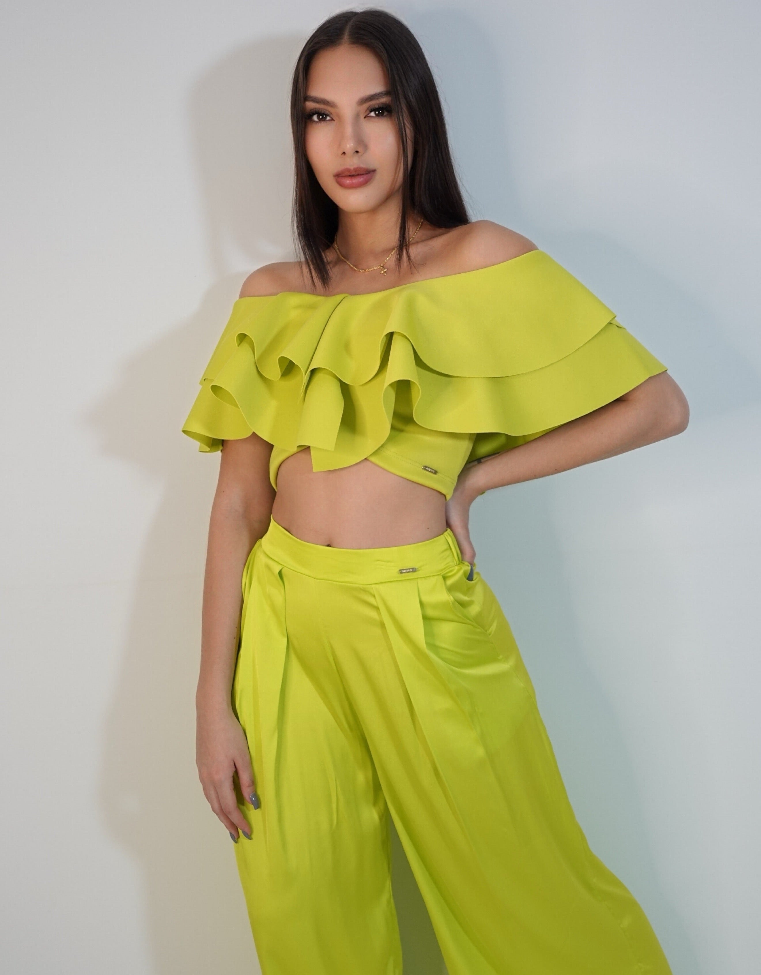 Blusa Corta Cuello V Boleros