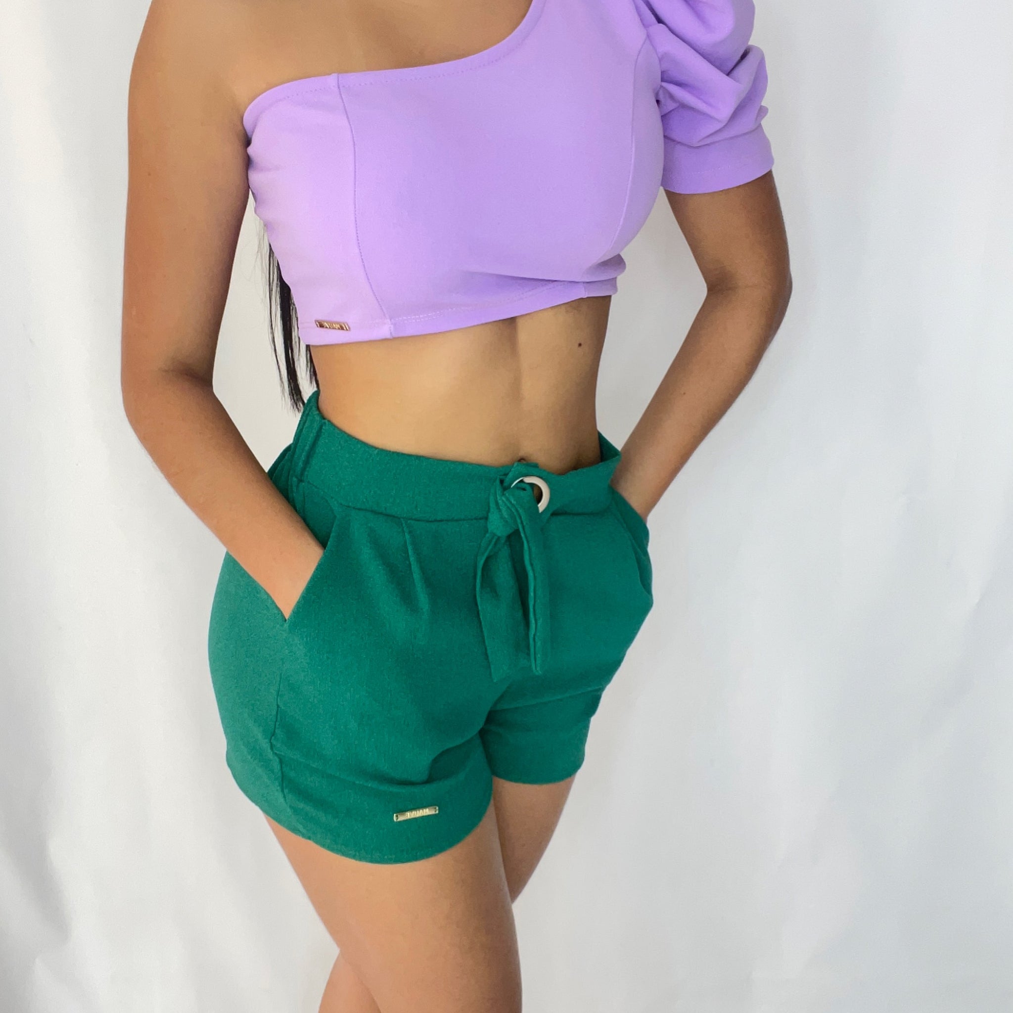 Crop Top Asimétrico Manga Bombacha