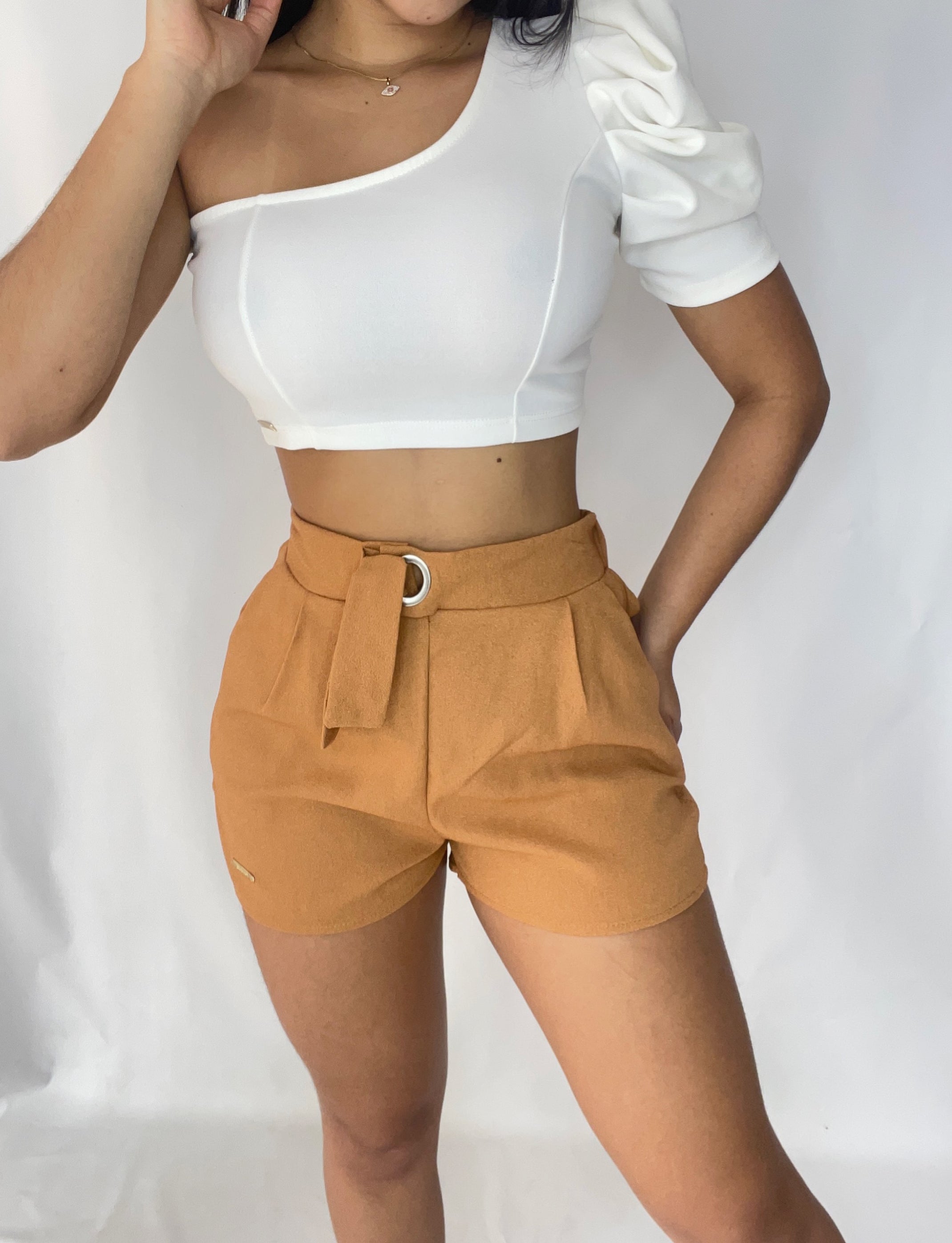 Crop Top Asimétrico Manga Bombacha