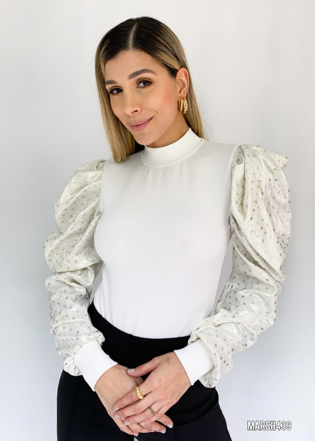 Body manga larga cuello alto brillante