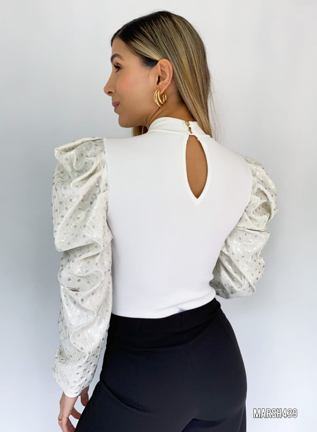 Body manga larga cuello alto brillante