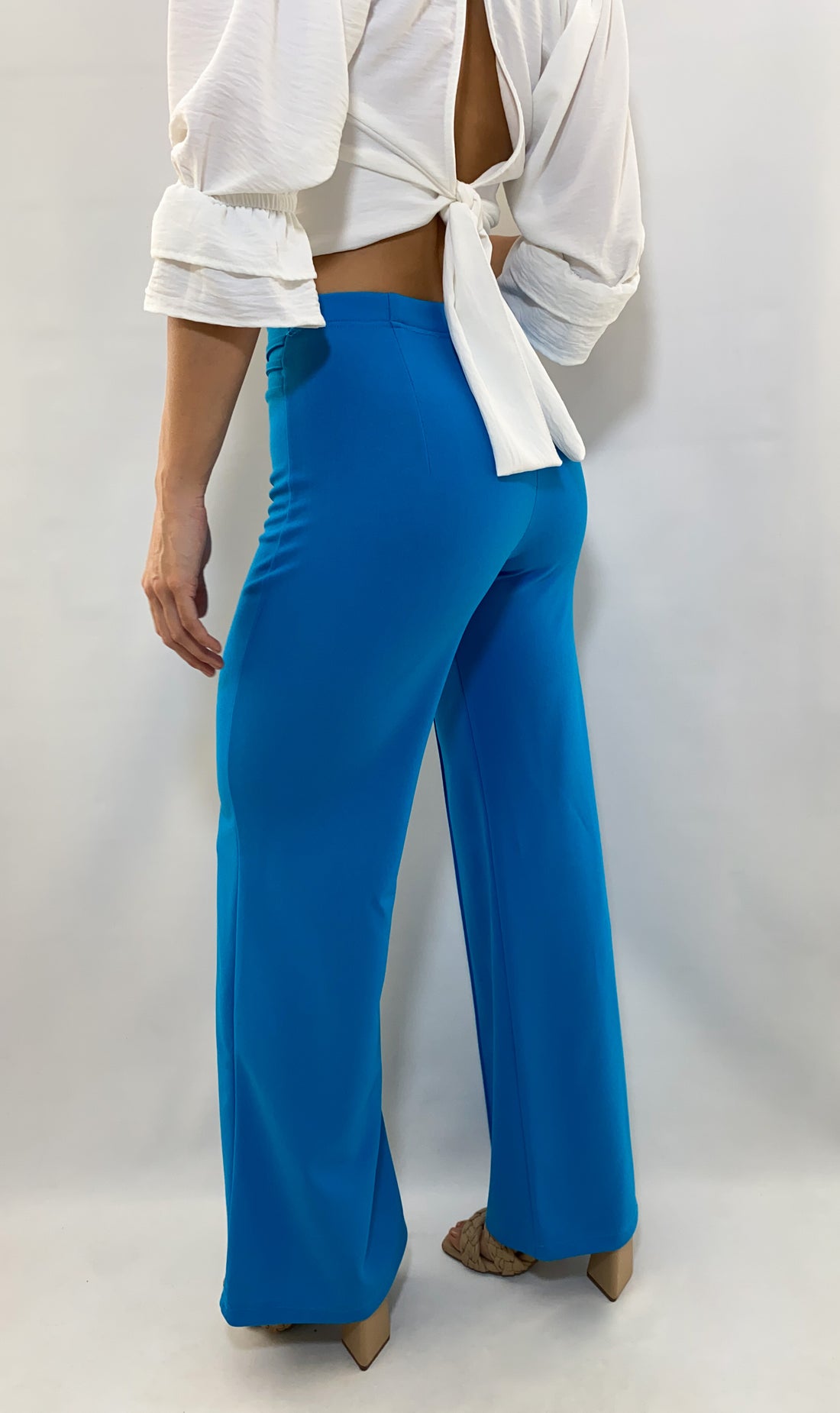 Pantalon Bota Ancha Con Herraje Ovalo