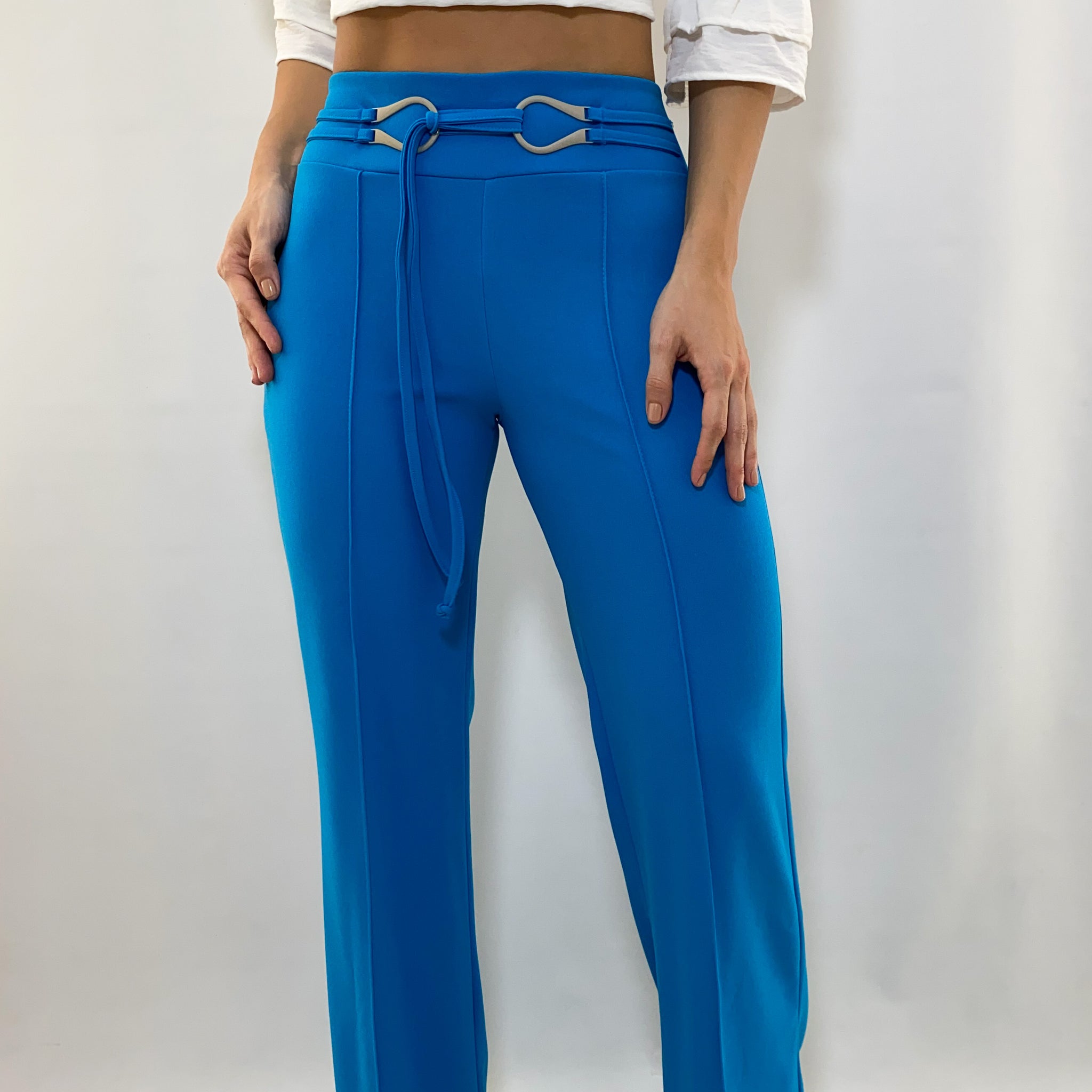 Pantalon Bota Ancha Con Herraje Ovalo