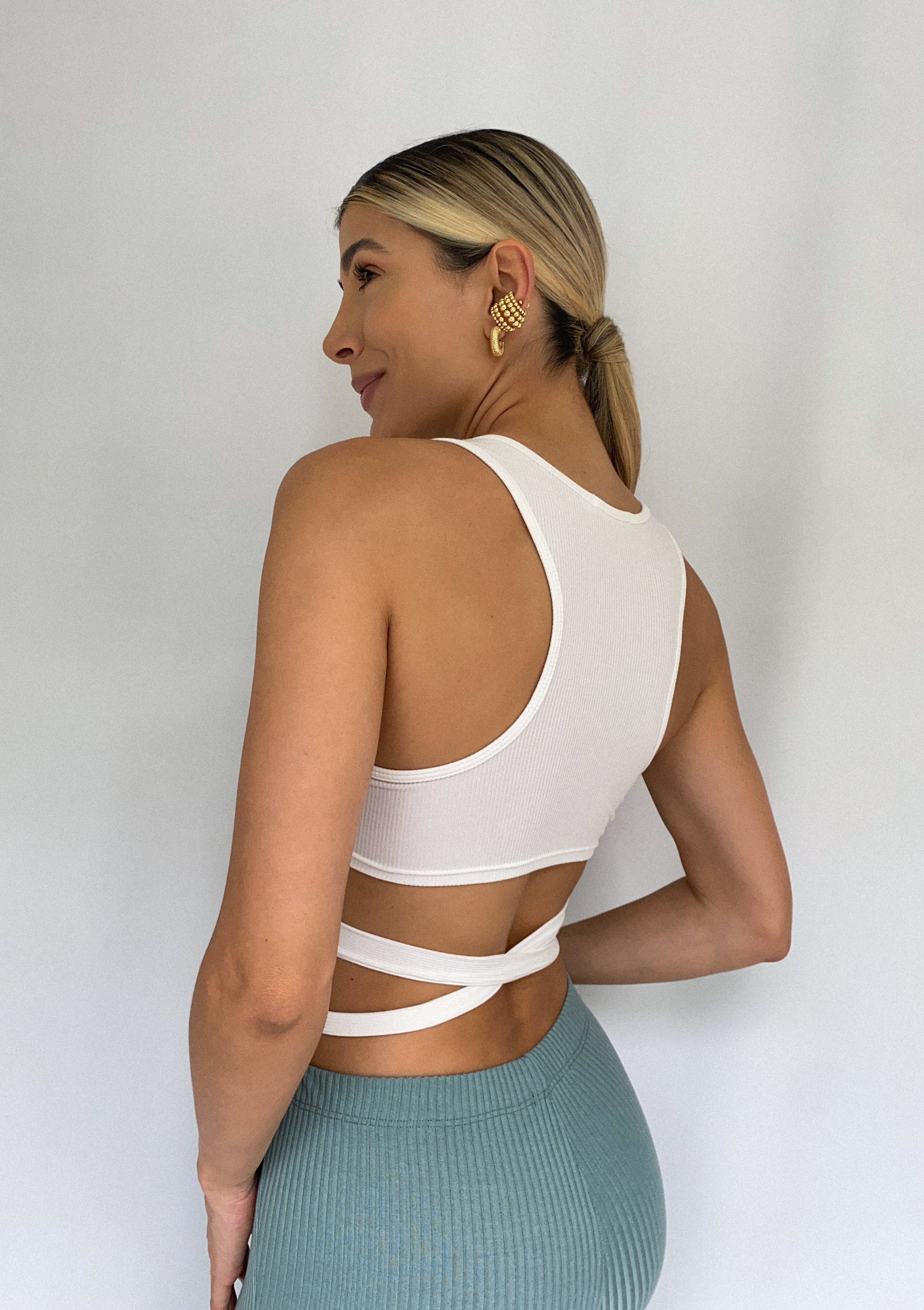 Crop Top Manga Sisa Amarrar