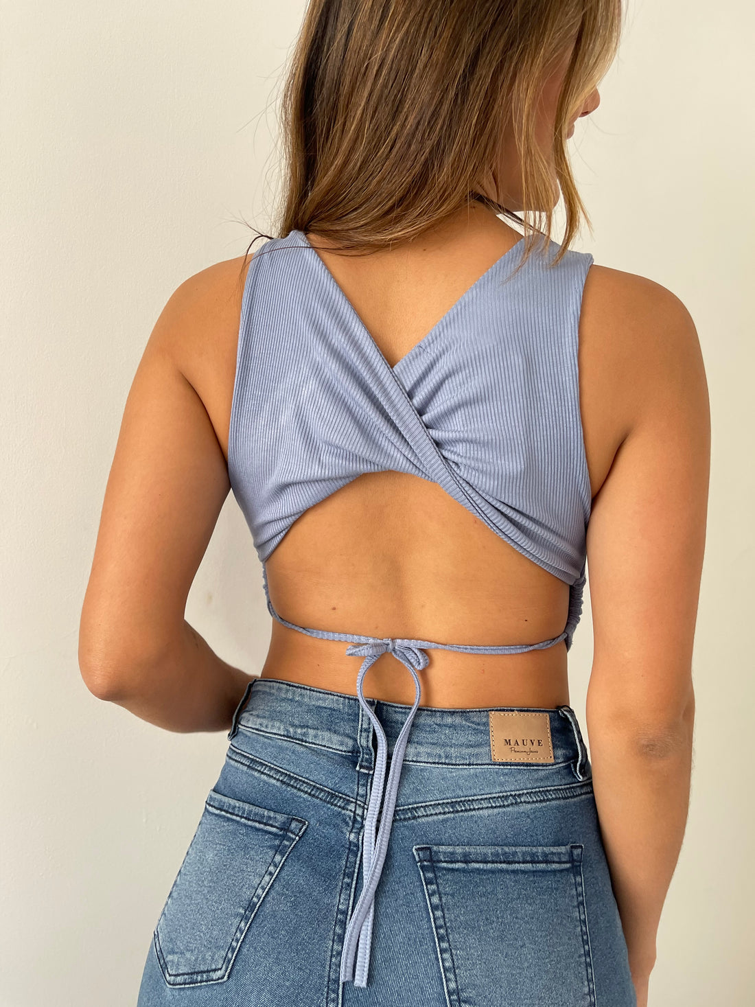 Blusa Corta Cruzada Atras Rib