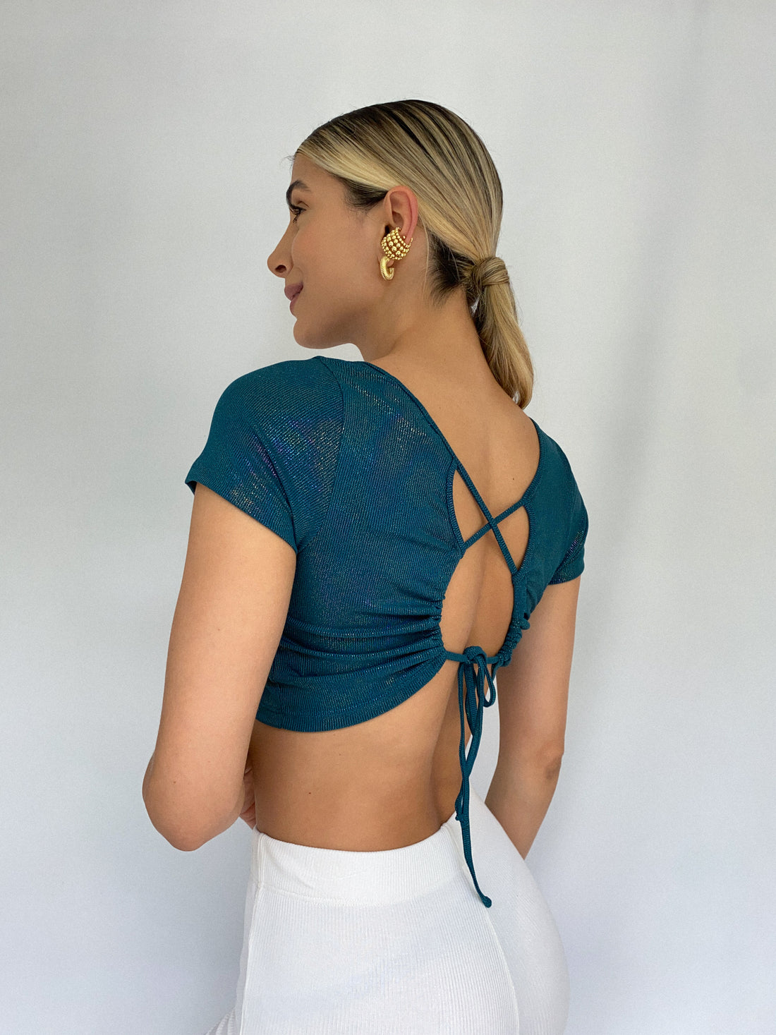 Blusa Manga Corta Escote Atras Brillo