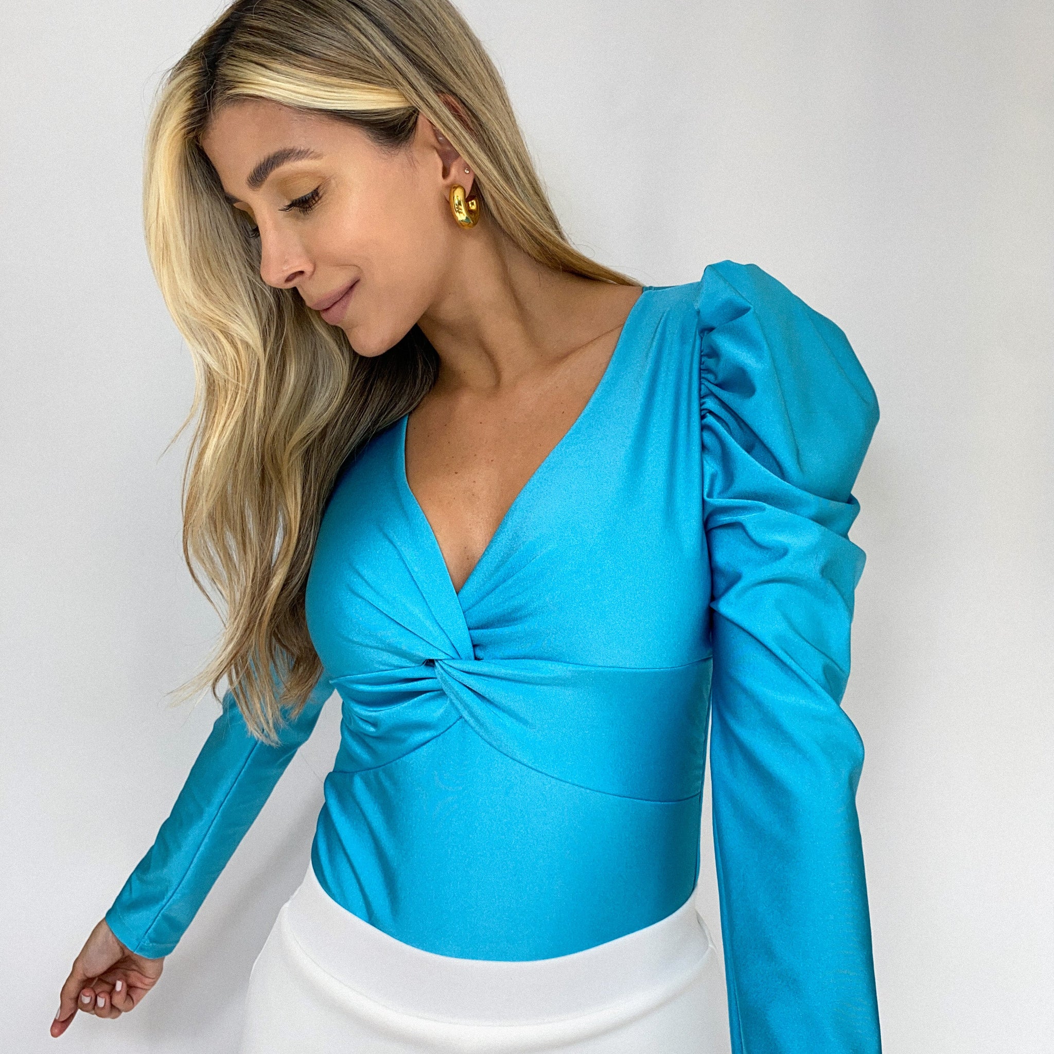 Blusa Manga Larga Bombacha Nudo En Busto