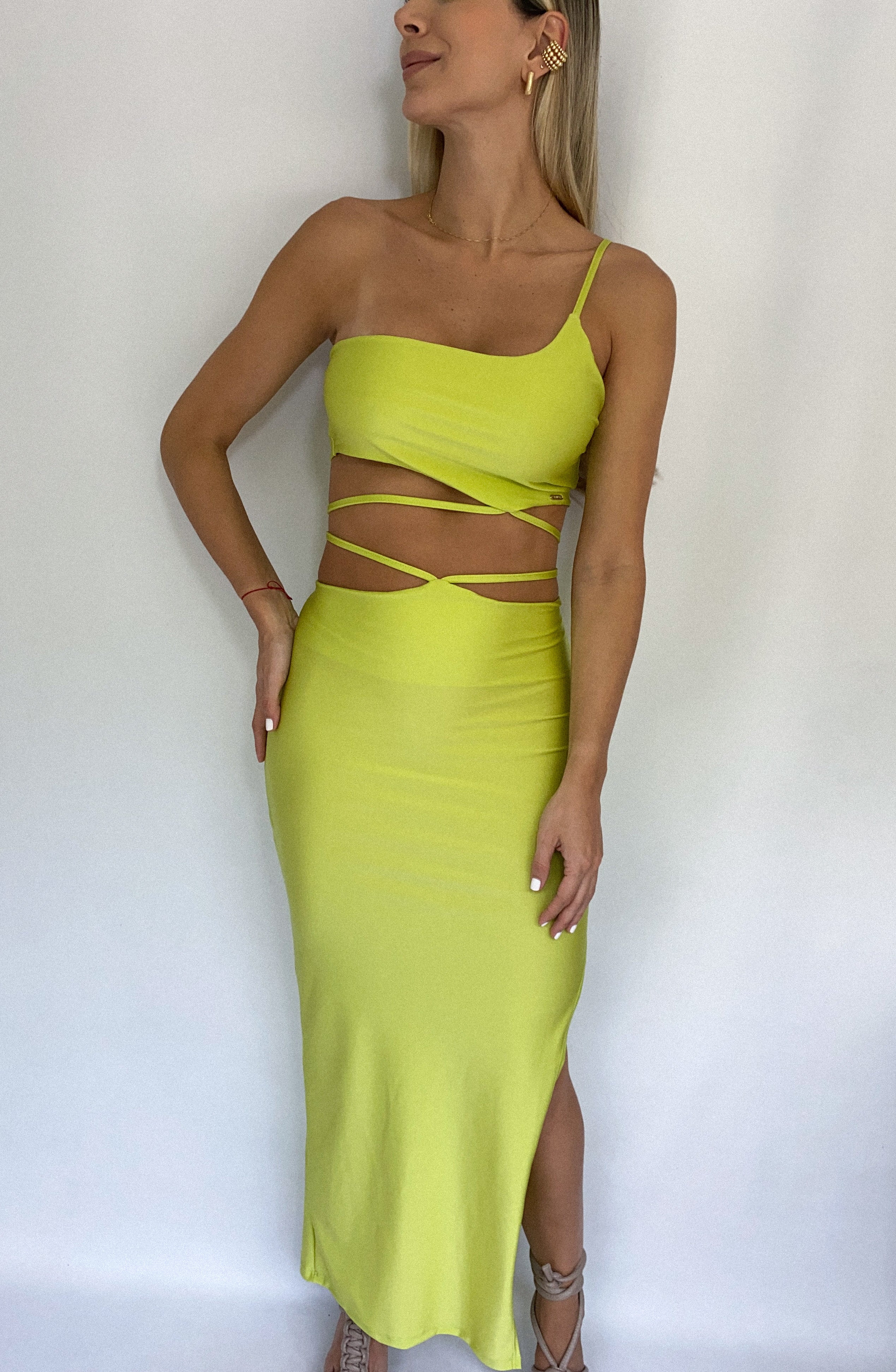 Conjunto Croptop Tiras Falda Abertura