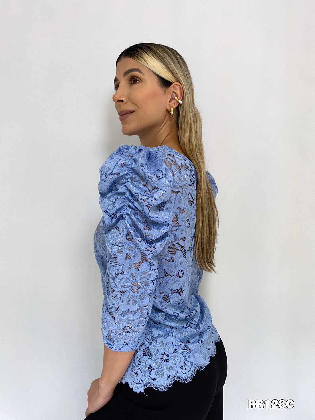 Blusa blonda manga corta bombacha