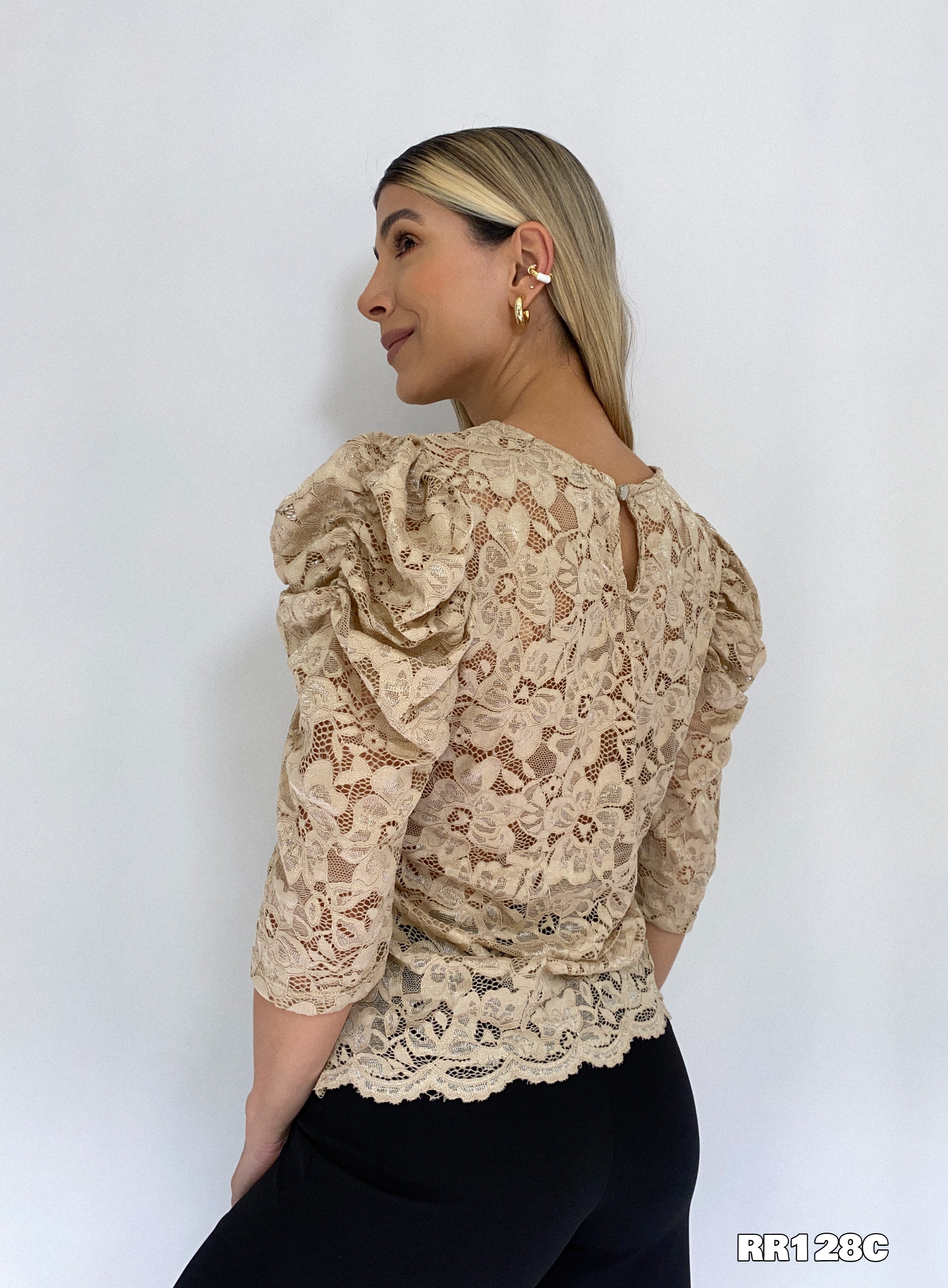 Blusa Blonda Manga Corta Bombacha