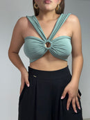 Crop Top Con Argolla Centro Solo Fondo