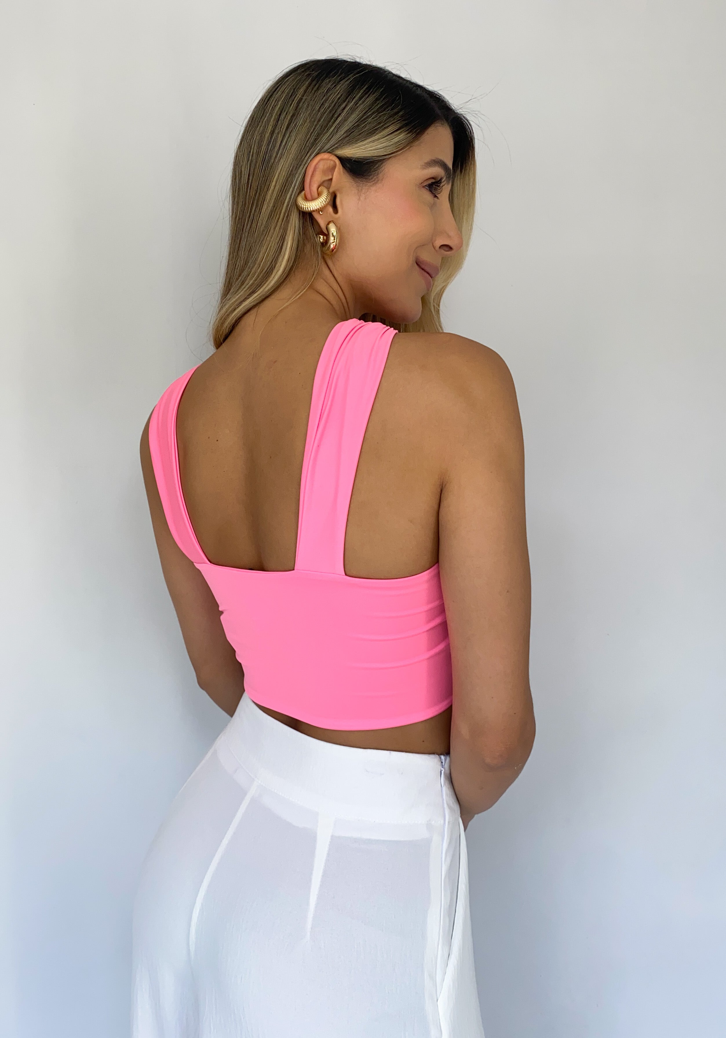 Crop Top Con Argolla Centro Solo Fondo