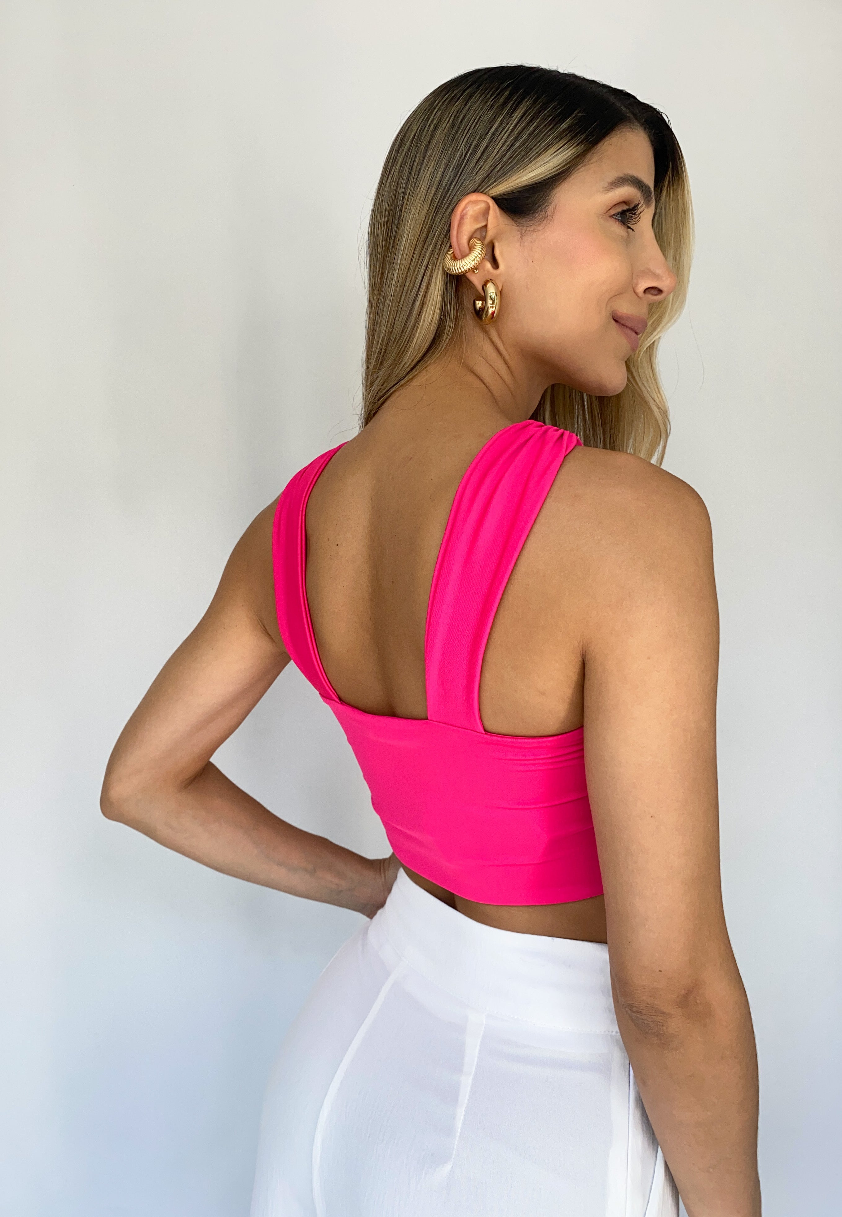 Crop Top Con Argolla Centro Solo Fondo