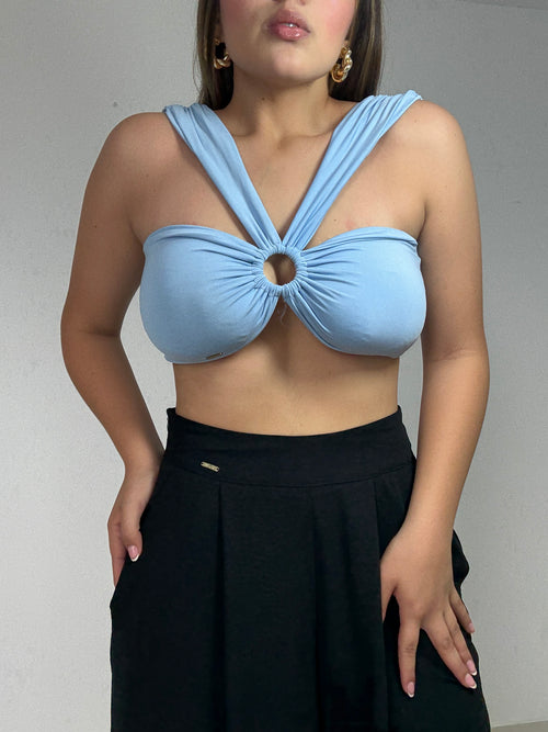Crop Top Con Argolla Centro Solo Fondo