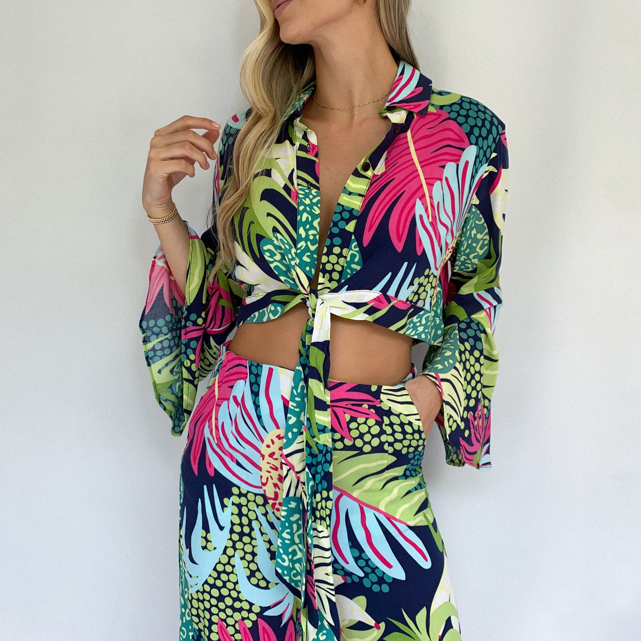 Conjunto pantalon camisera manga larga estampada