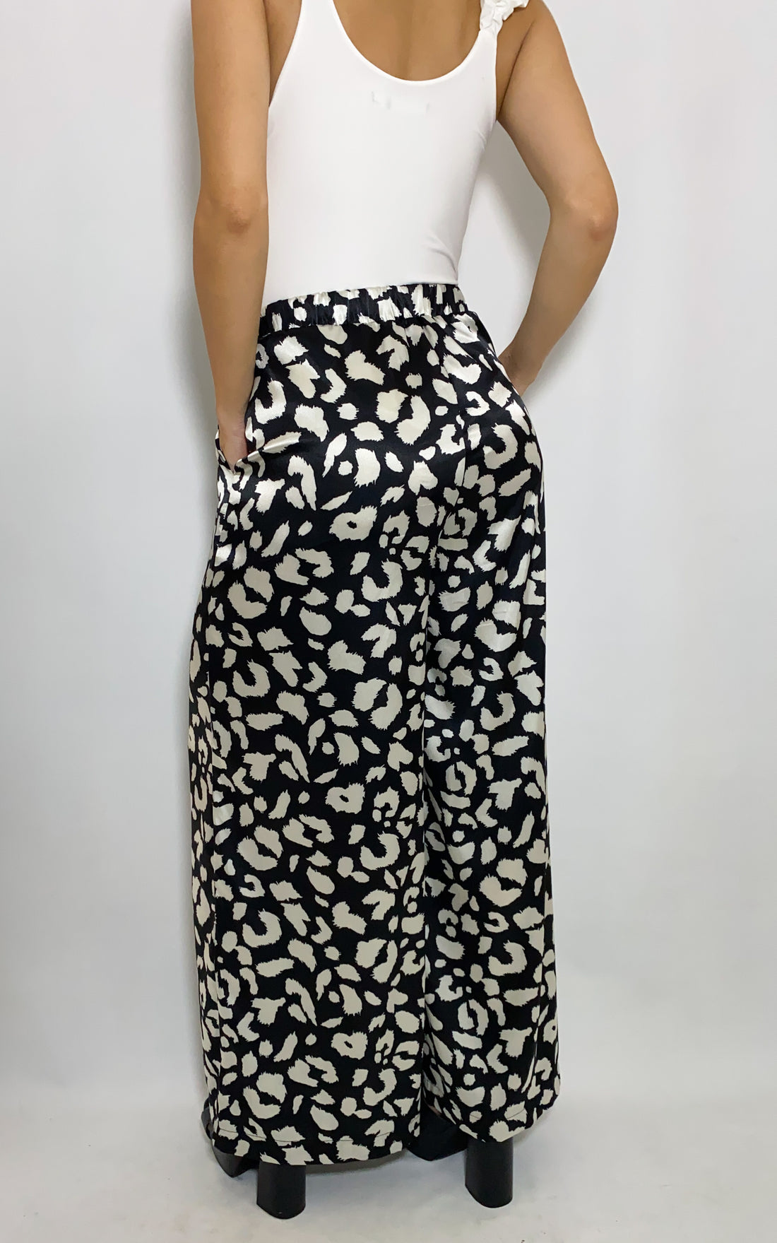 Pantalon Bota Ancha Satin Estampado