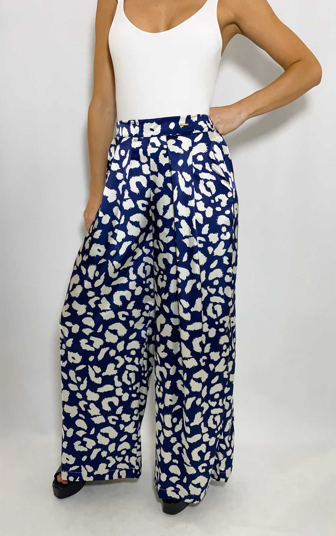 Pantalon Bota Ancha Satin Estampado