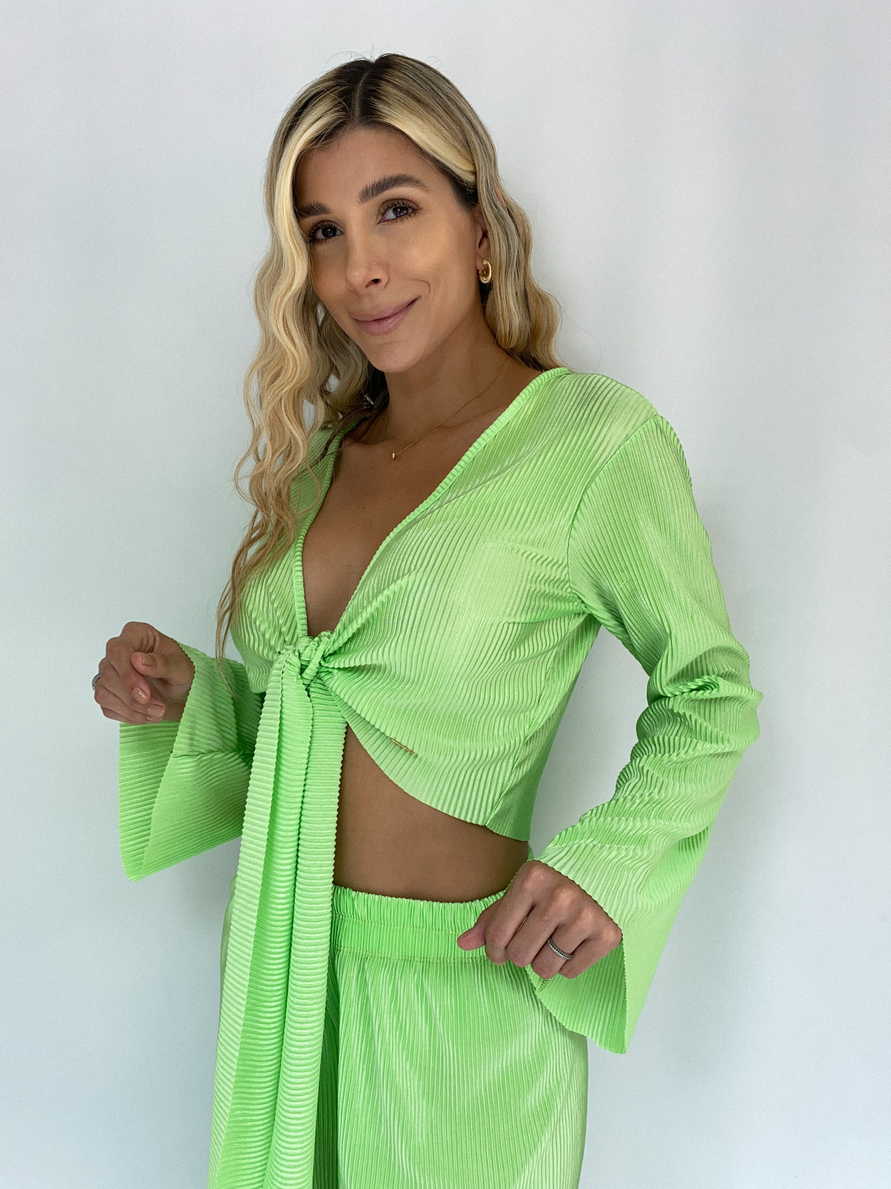 Blusa Manga Larga Amarra Centro Plisada