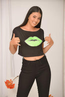 Blusa corta aplique beso
