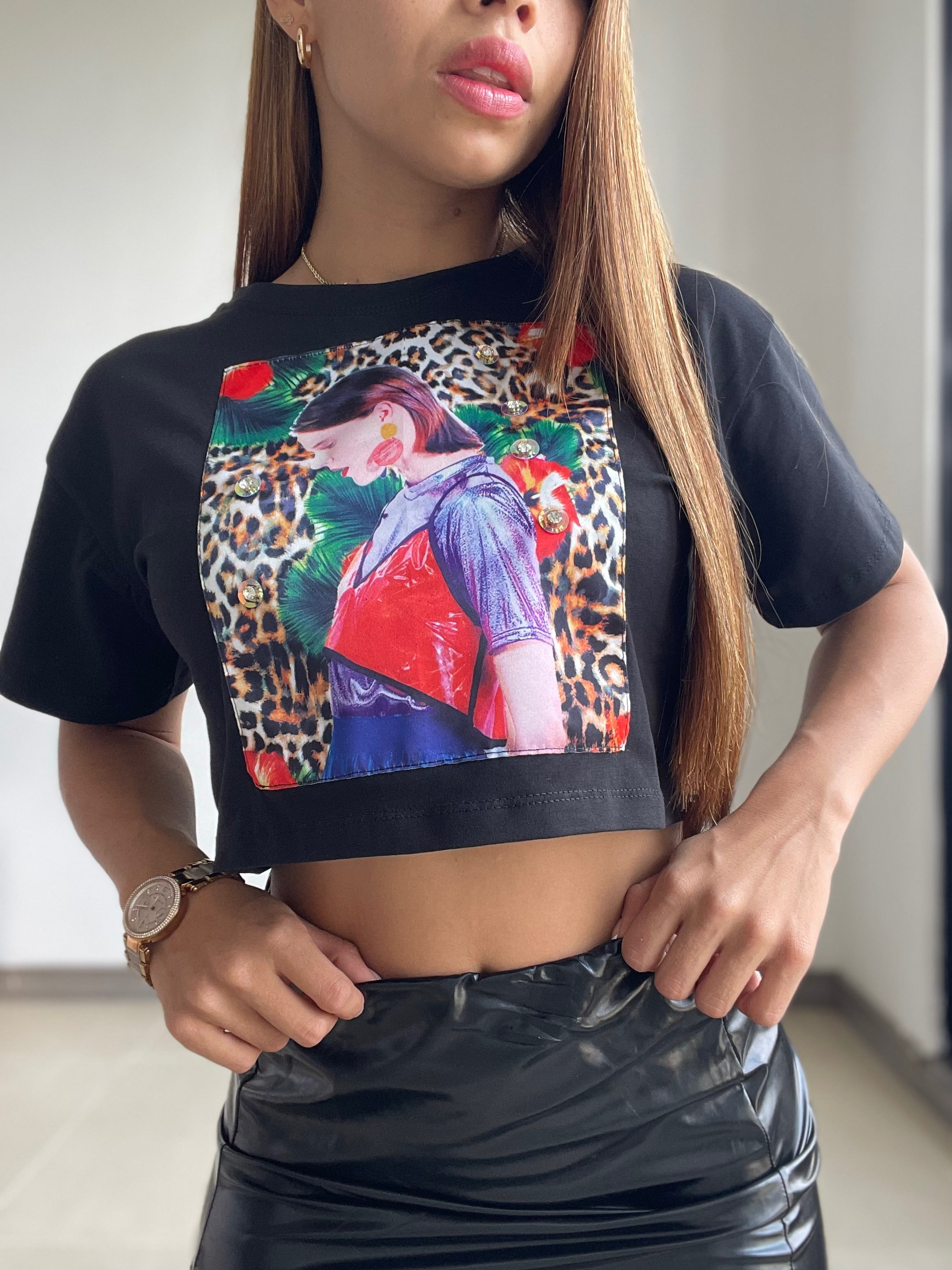 Camiseta Corta Over Size Unicolor Apliqu