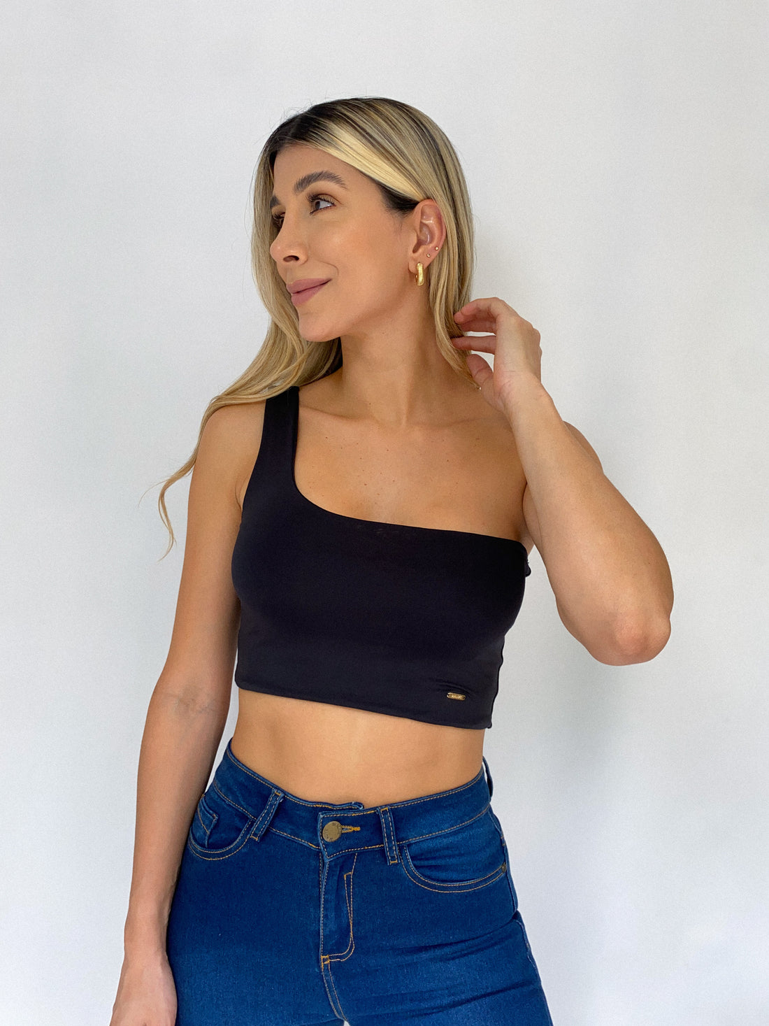 Crop top tira asimetrica unicolor