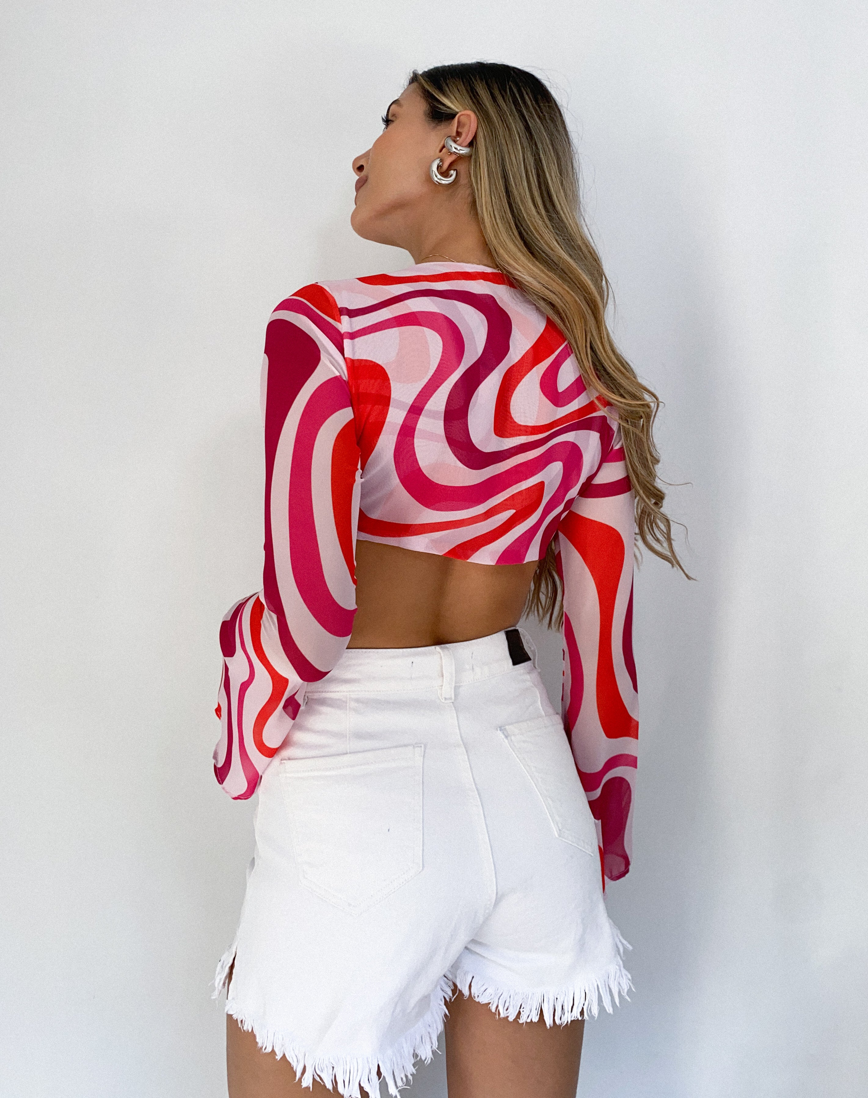 Blusa corta manga larga amarre delantero