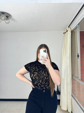 Cargar imagen en el visor de la galería, Blusa manga corta cuello redondo talla plus estampapada
