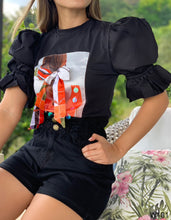 Cargar imagen en el visor de la galería, Camiseta negra manga bombacha aplique moño estampado naranja
