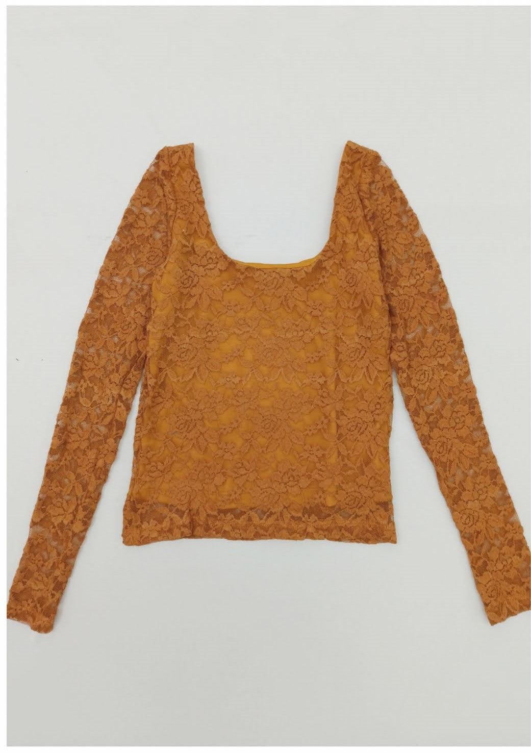 Blusa blonda manga larga cuello redondo