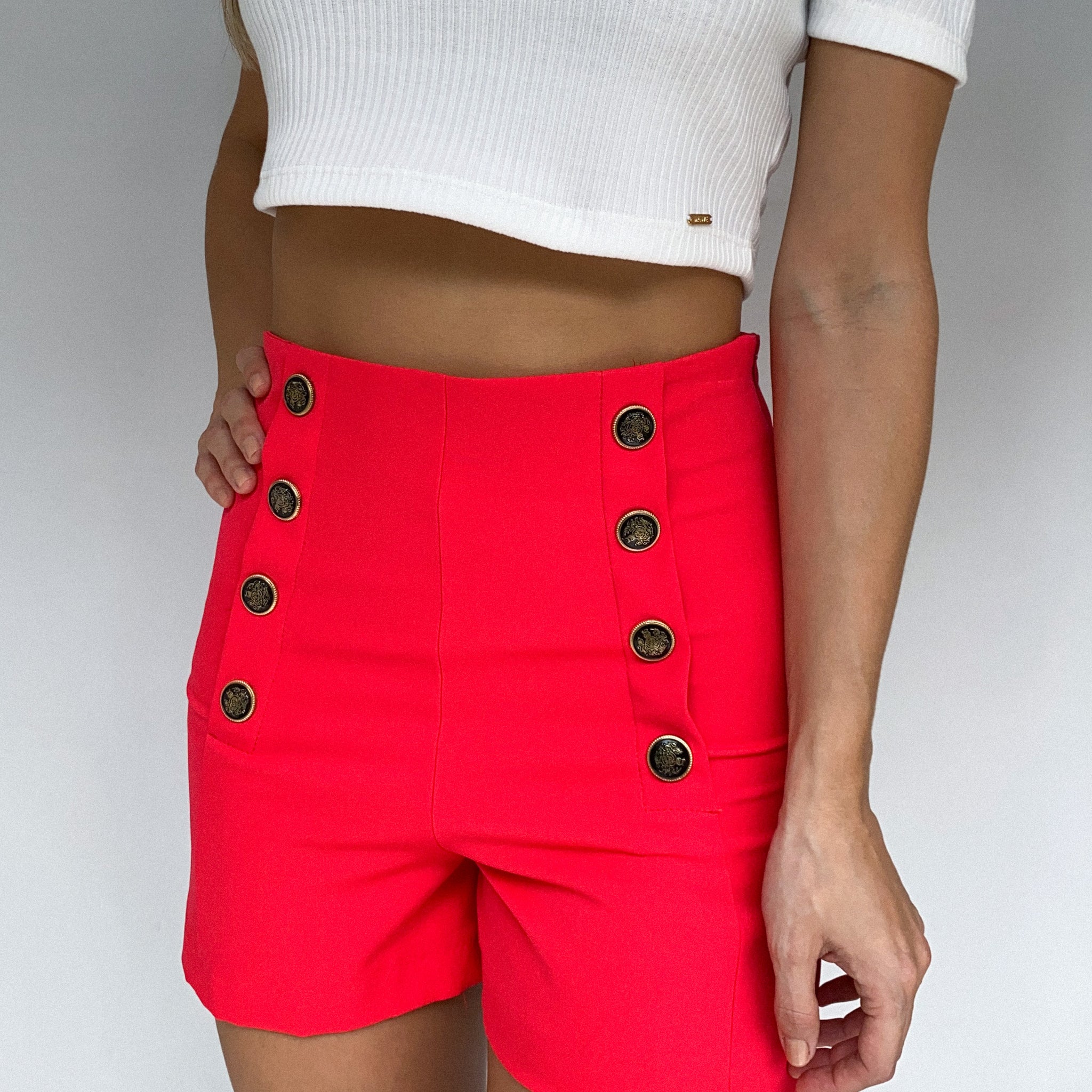 Short botones tiro alto