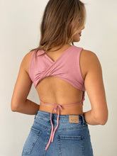 Cargar imagen en el visor de la galería, Blusa corta cruzada atrás rib
