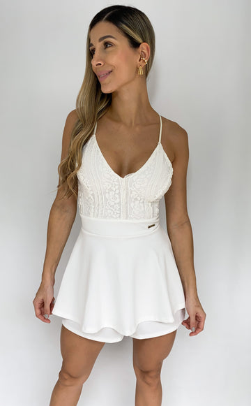 Vestido corto blusa blonda con falda short