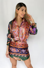 Cargar imagen en el visor de la galería, Conjunto blusa y falda estampado
